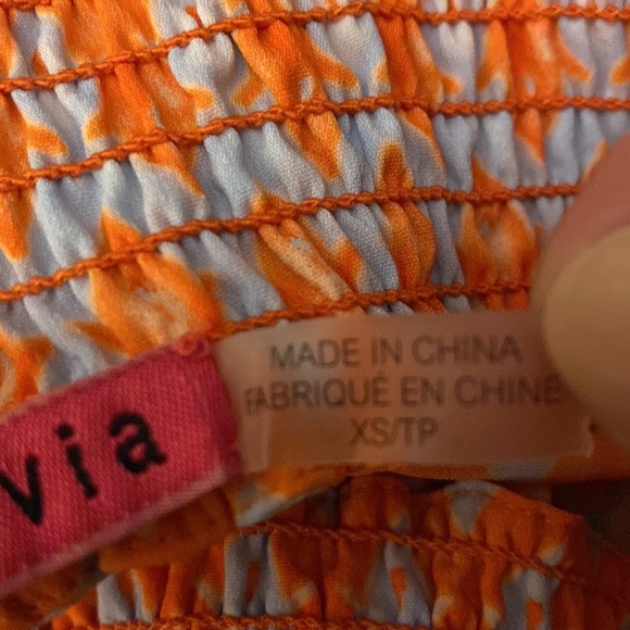 Alice + Olivia Ikat Pattern Elastic Waist Shorts (10) - Picture 5 of 5